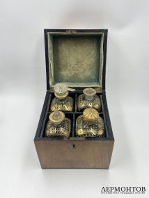 Дорожный набор. 18 век. Стекло.