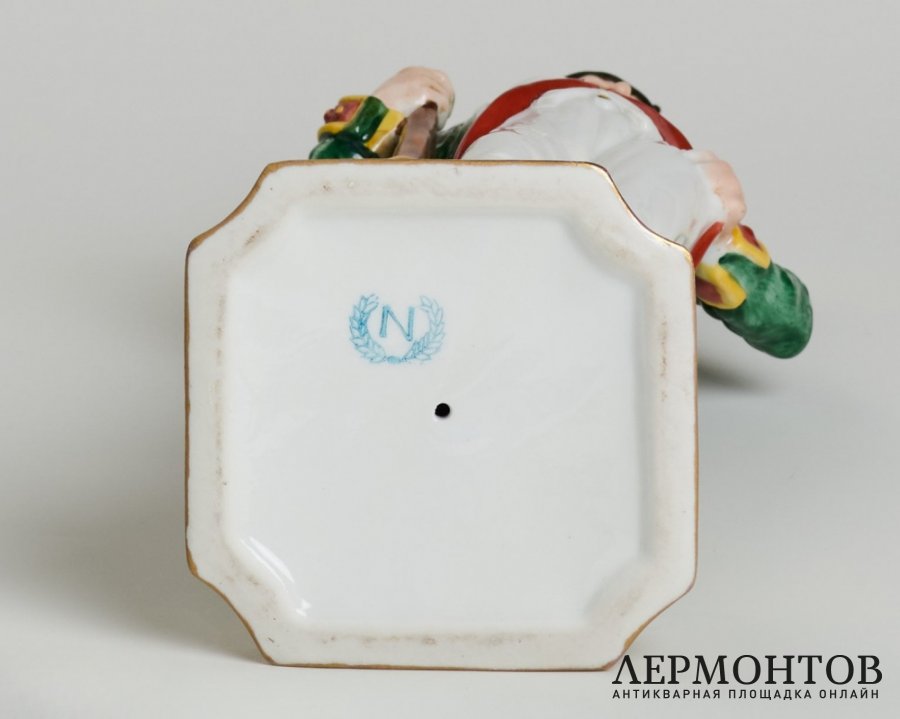 Статуэтка «Пехотинец». Фарфор, Capodimonte, Италия