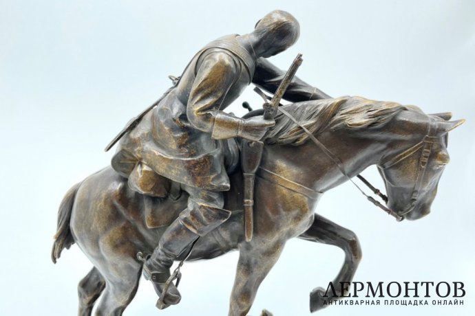 Скульптура Военный на лошади. Россия, А. Вольф, 1890-е гг. Бронза, литье, патина.