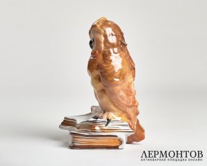 Статуэтка «Сова на книгах». Фарфор, Германия или Чехословакия, 1920–1930-е годы