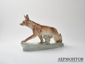 Статуэтка «Крадущаяся лиса». Фарфор, Royal Dux Bohemia, Чехословакия, середина XX века