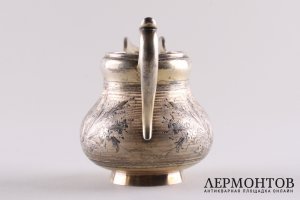 Сливочник в технике гильоше. Серебро 84 пробы, золочение. Россия, 1886 год.