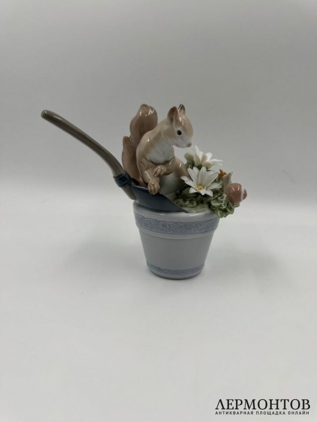 Статуэтка «Белочка с улиткой и цветами». Фарфор, роспись, Lladro, Испания