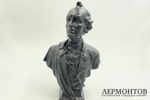 Бюст А. В. Суворов. Автор оригинальной модели Н. А. Теплов, модель 1960 года. Чугун.