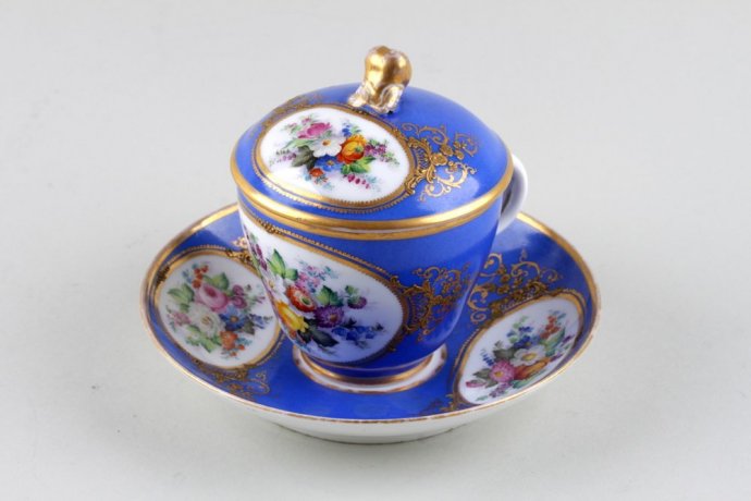 Чайная пара с крышкой. Фарфор, роспись, золочение. Завод Попова. Пер. пол. XIX в.