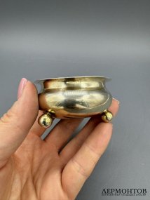 Солонка на ножках-шариках. Серебро 84 пробы, золочение, И. С. Губкин, Россия, 1862 го