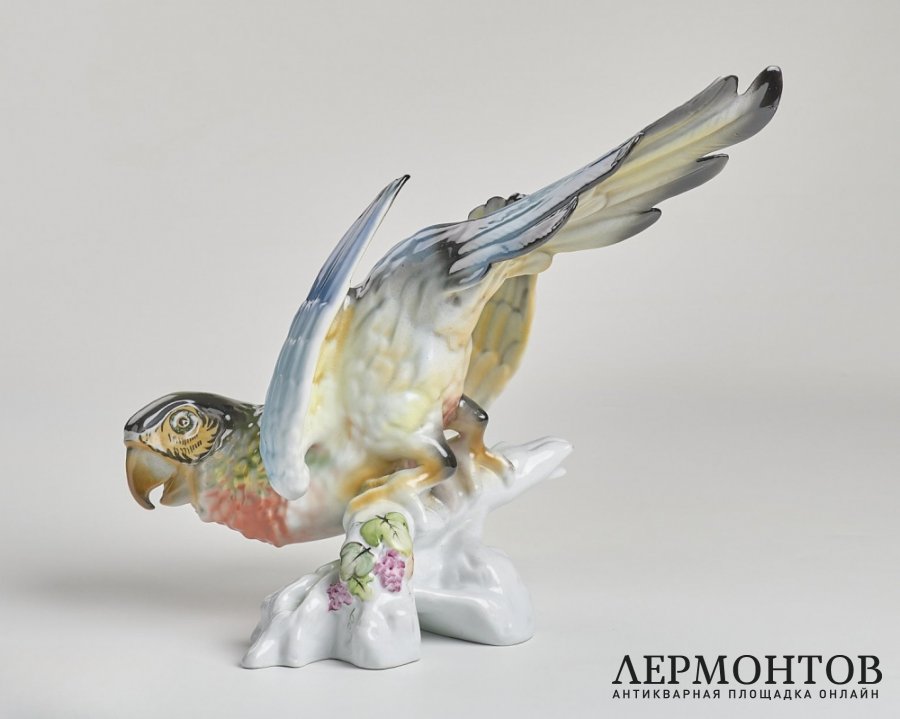 Статуэтка «Попугай ара». Фарфор, Iris, Клуж-Напока, Румыния, 1970–1980 годы