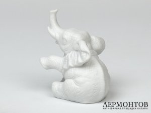 Статуэтка «Слоненок с поднятой ногой». Фарфор, Rosenthal, Германия, XX век