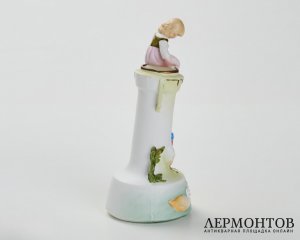 Ваза «Девочка с корабликом и утками». Бисквит, Conta & Boehme, Германия, рубеж XIX–XX веков