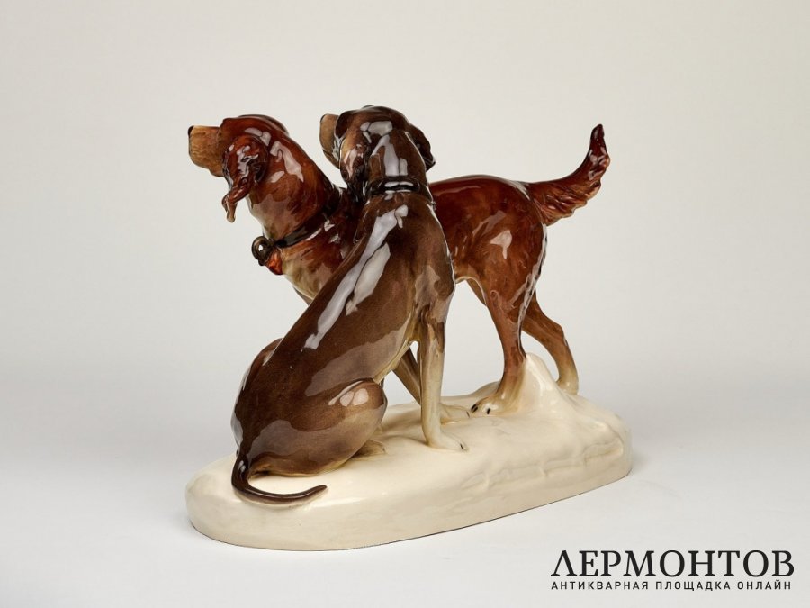 Статуэтка «Охотничьи собаки». Фарфор, Royal Dux, Чехословакия, 1938–1945 годы