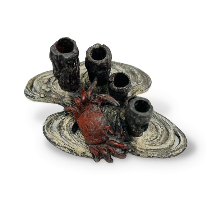Подставка для кистей и карандашей с крабом. Сплав олова и свинца, Япония, 2-я половина 19 века