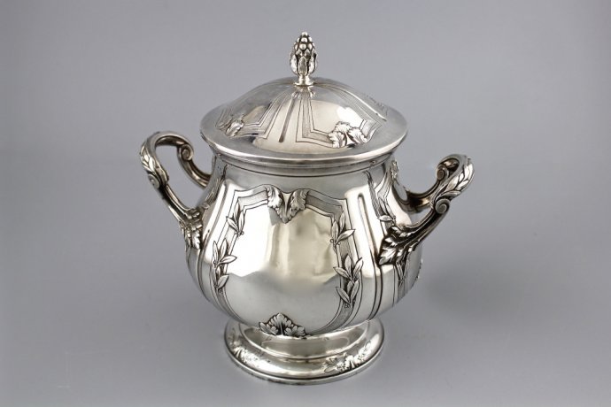 СЕРЕБРЯНАЯ САХАРНИЦА. OLIVER CARON. СЕРЕБРО 950 ПРОБЫ. ФРАНЦИЯ, 1900-Е ГГ.