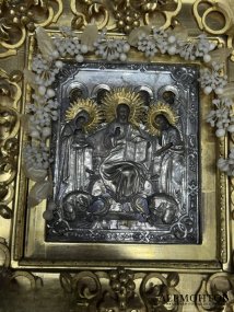 Икона «Спас на престоле с предстоящими». Дерево, темпера, латунный оклад, Россия, 1-я половина 19 века