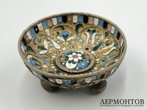 Солонка с эмалью. Россия, Овчинников, 1880-90-е гг. Серебро 84 пробы.
