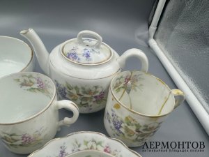 Кофейный сервиз с цветами в стиле модерн. Фарфор, деколь, фабрика Гарднера, Россия, 1880–1890 годы