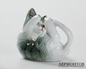 Статуэтка «Котёнок играет хвостом». Фарфор, Tilia, Португалия, вторая половина XX века