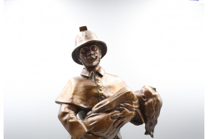 Скульптура Пожарный. Западная Европа, кон. 19 - нач. 20 в. Бронза.