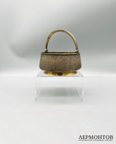 Сахарница с объёмным цветочным декором. Серебро 84 пробы, золочение, Г. Клингерт, Россия, 1889 год