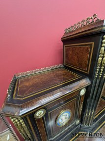 Дамский туалетный стол бонёр-дю-жур в стиле Наполеона III. Дерево, маркетри, бронза, фарфор, Франция, середина 19 века