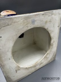 Ваза с живописными резервами и львиными маскаронами. Фарфор, живопись, Венская мануфактура, Австрия, конец 19 века