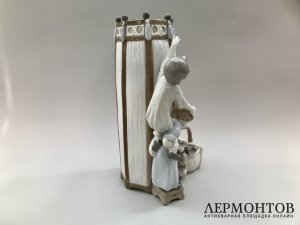 Статуэтка-ваза «Дети». Фарфор, Amphora, Австрия, 1900–1910 годы