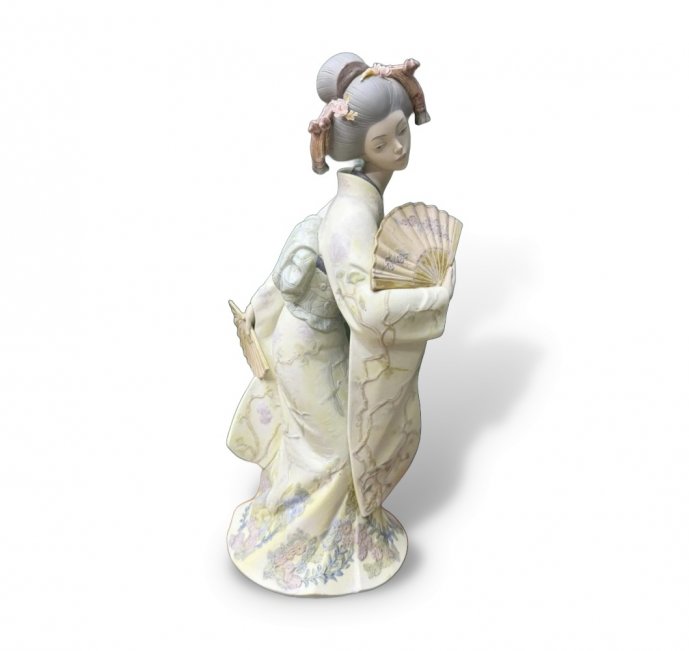 Скульптура «Японская элегантность». Фарфор грес, Lladro, скульптор José Puche, Испания, 2005–2006 годы