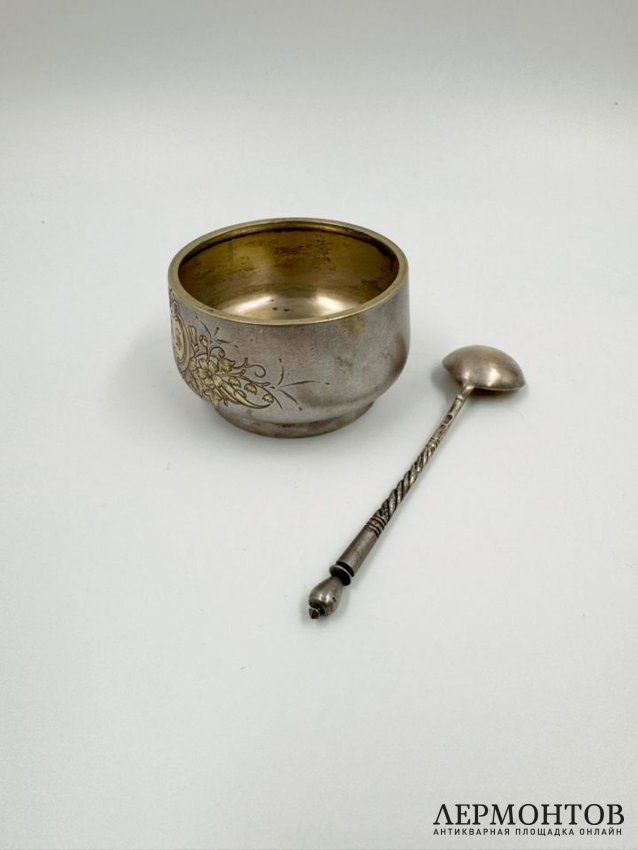 Солонка с ложечкой. Серебро 84 пробы, золочение, Г. Сбитнев, Россия, 1895 год