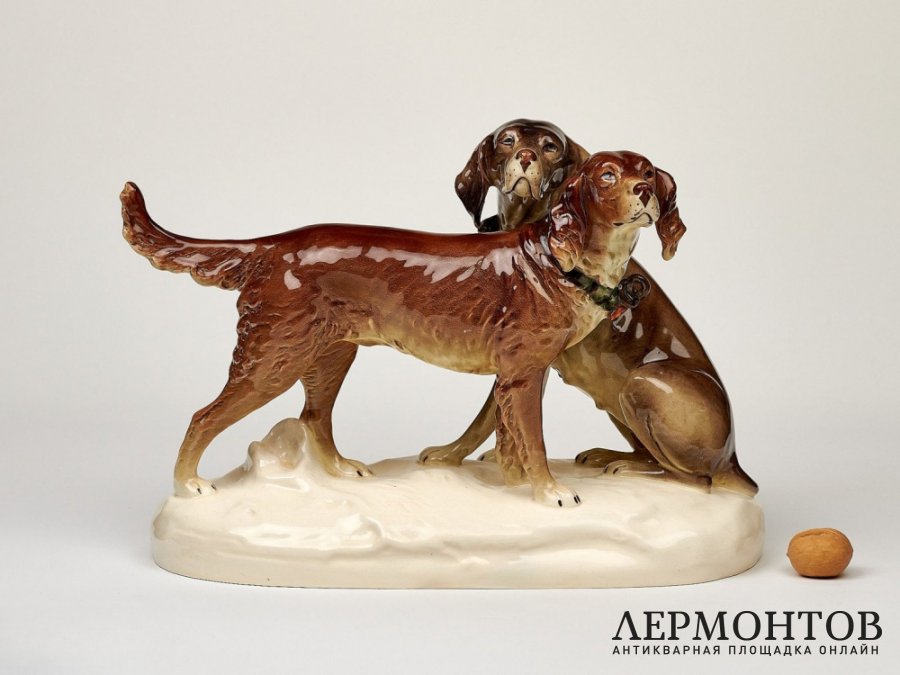 Статуэтка «Охотничьи собаки». Фарфор, Royal Dux, Чехословакия, 1938–1945 годы