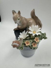 Статуэтка «Белочка с улиткой и цветами». Фарфор, роспись, Lladro, Испания
