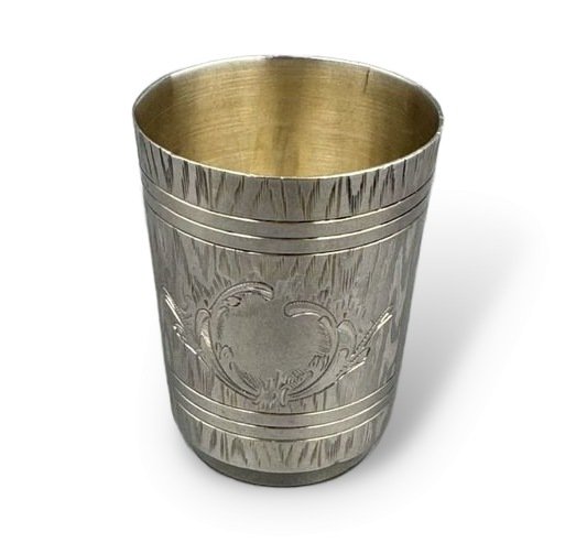 Стопка с декором тромплей. Серебро 84 пробы, И. Салтыков, Россия, 1899–1908 годы