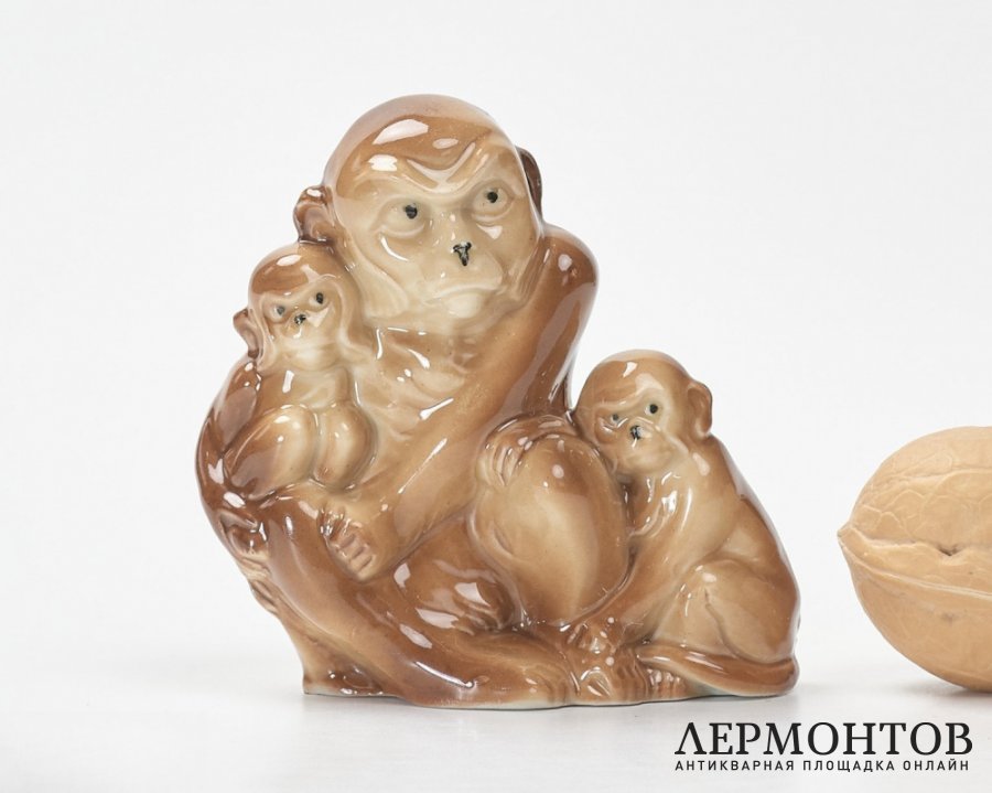 Статуэтка «Обезьяна с детёнышами». Фарфор, Lippelsdorf, Германия, 1950–1970 годы