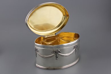 Конфетница в виде шкатулки. Серебро 833 пробы. Нидерланды. Начало XX в.