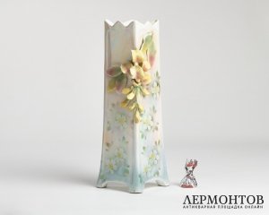 Ваза «Цветы». Фарфор, Австро-Венгрия, конец XIX – начало XX века