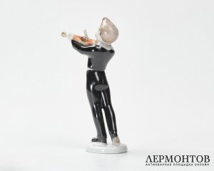Статуэтка «Юный скрипач». Фарфор, Hollóháza, Венгрия, 1955–1983 годы