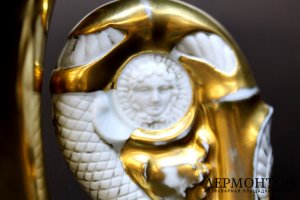 Ваза фарфоровая, амфорная с изображением цветов. Завод Попова. 