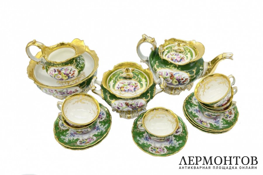 Чайный сервиз с цветами. Россия, з-д А. Попова, 1850-е гг.  Фарфор, роспись.