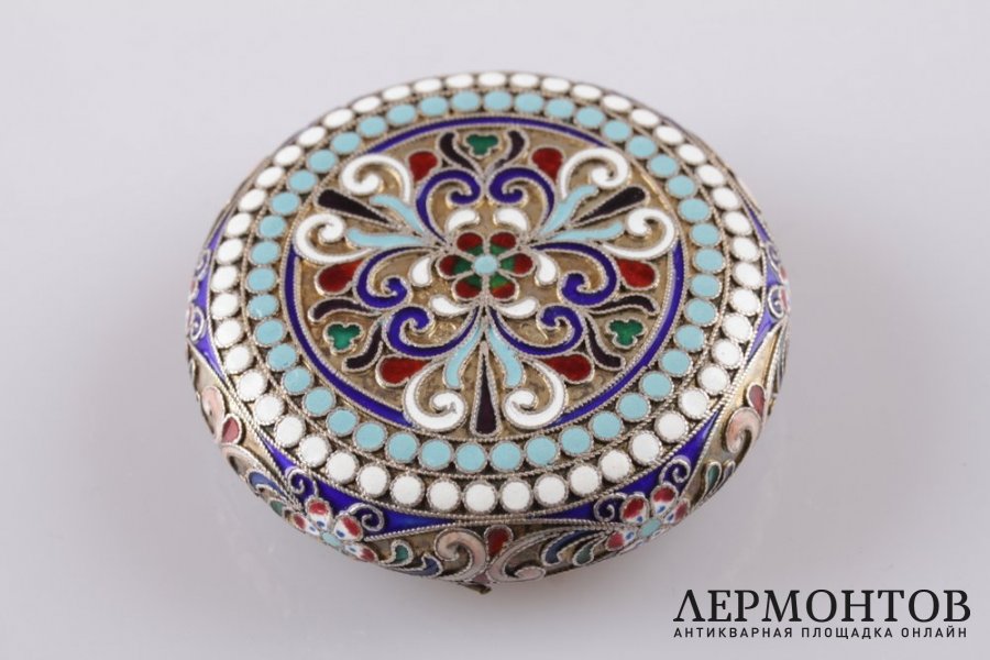 Пудреница. Серебро 916 пробы, эмаль, скань. СССР