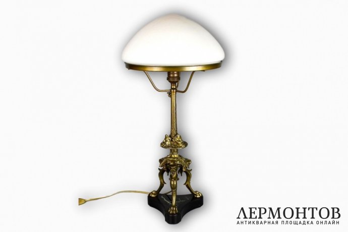 Настольная лампа в стиле ренессанс. Бронза, мрамор. Франция, XIX век.