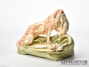Статуэтка-ваза «Оттерхаунд с выдрой». Фарфор, Royal Dux, Австрия, 1910-е годы