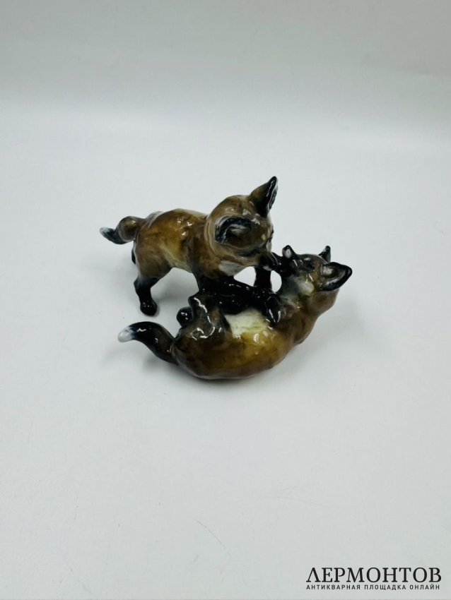 Статуэтка «Играющие лисята». Фарфор, роспись, Rosenthal, Германия, 1-я половина 20 века