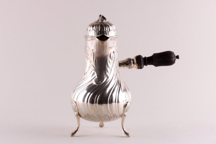 Кофейник в стиле рококо. Серебро 950 пробы. Франция, Париж, конец XIX в.