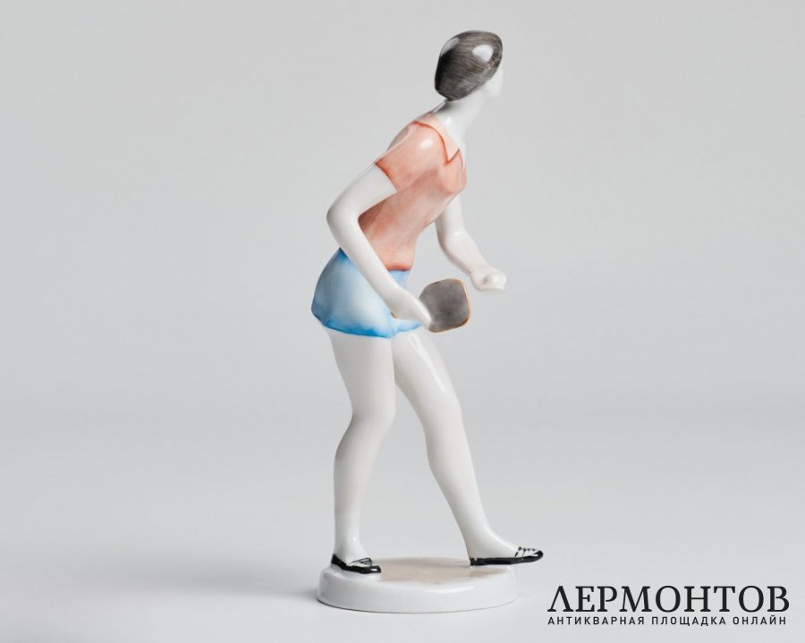 Статуэтка «Игрок в пинг-понг». Фарфор, Hollóháza, Венгрия, 1960–1970-е годы